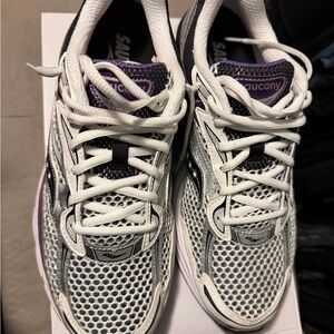 Saucony White and Purple Progrid Omni 9